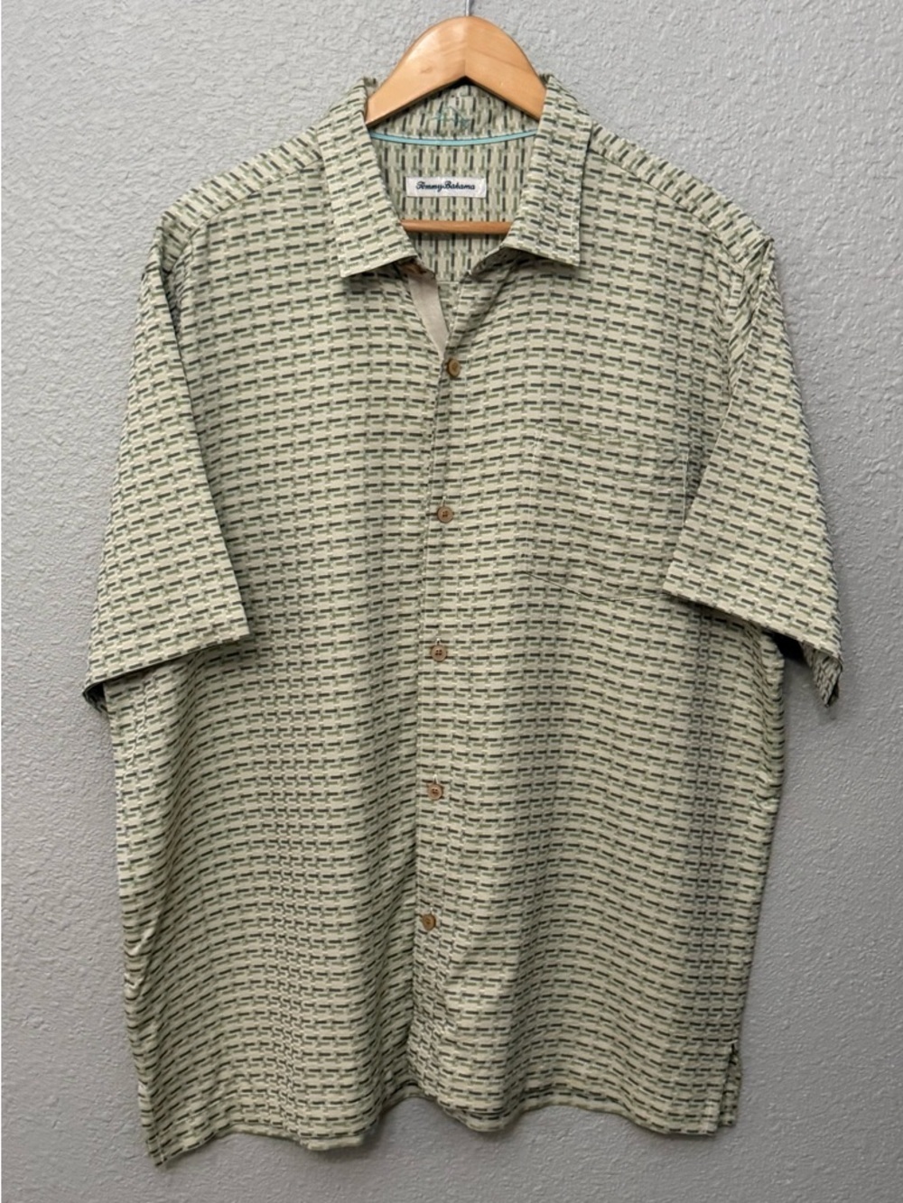 Tommy Bahama T322867 Men's Geovanni Geo S/S Camp Shirt in Oakmoss size XL
